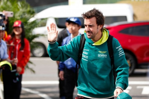 Alonso döntése az Aston Martinnal: Siker vagy kudarc?