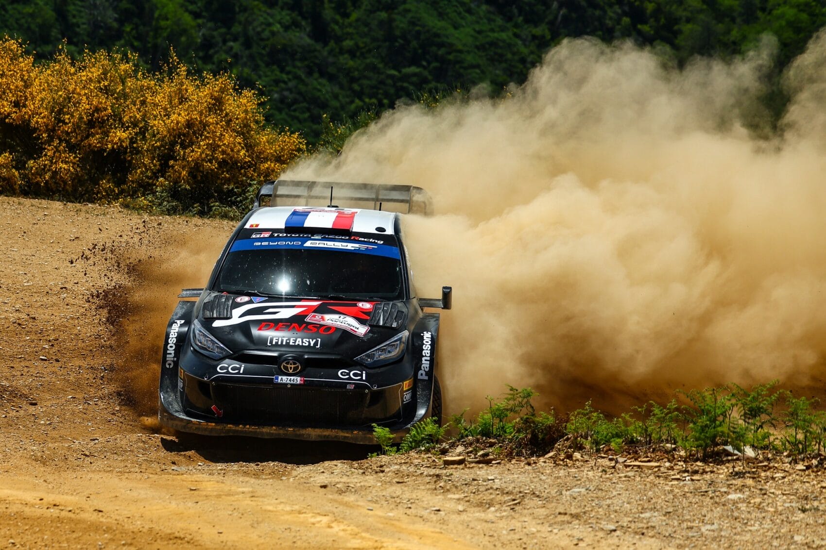 Ogier küzdelme életben tartja a Toyota győzelmi reményeit a portugál ralin