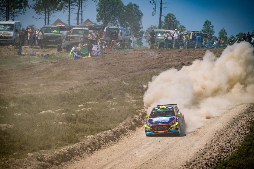 Kris Meeke folyamatosan nyer a Portugál Rally Bajnokságban: 4. győzelmét aratva sem állíthatják meg