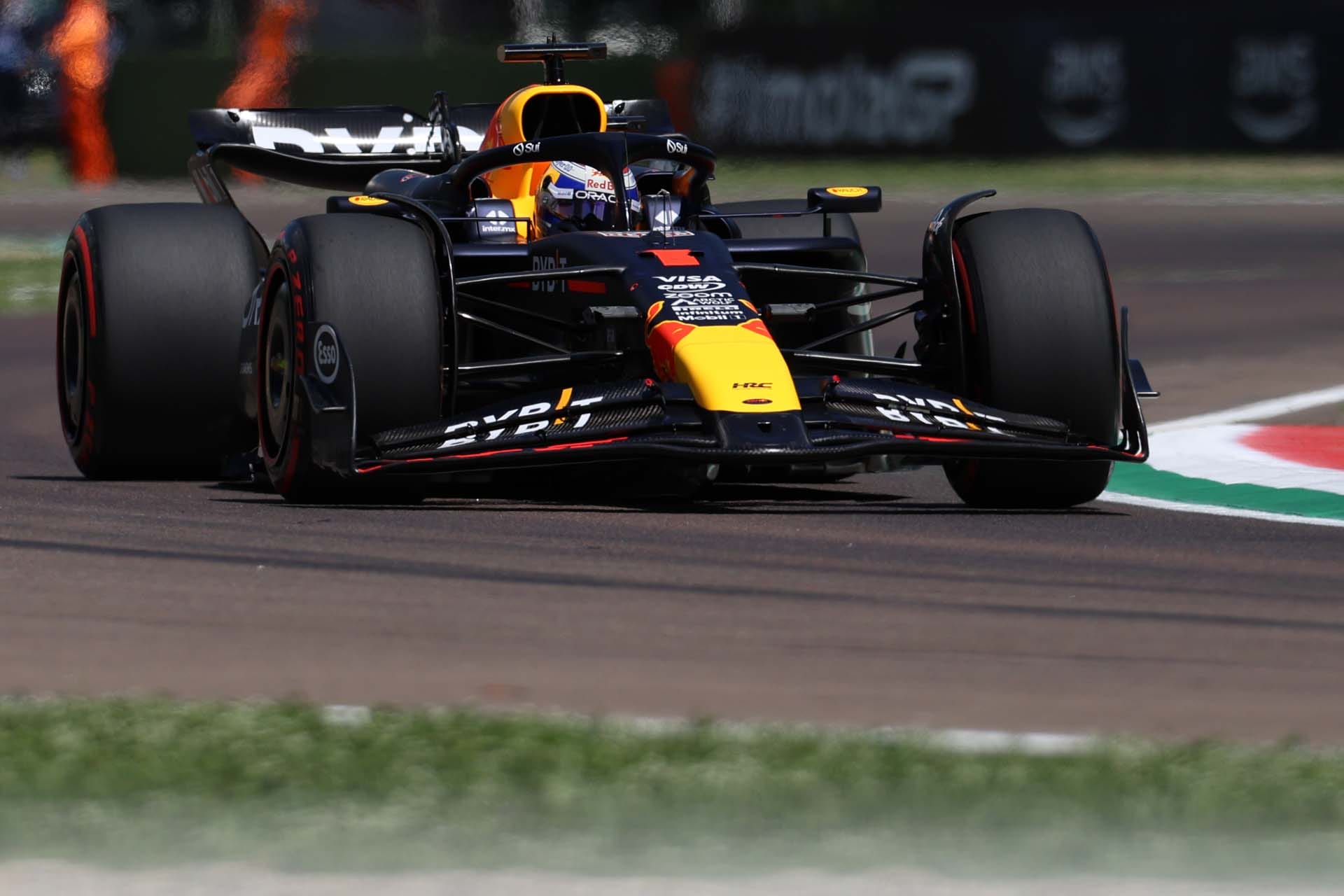 Verstappen győzött Imolában, hiába hajtotta meg Norris a hajrában!