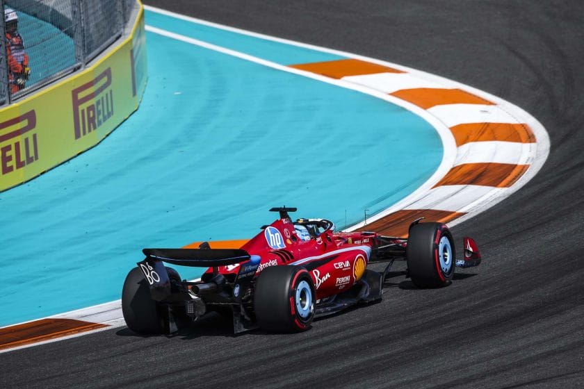 A Ferrari uralta a bokszutcát Miamiban