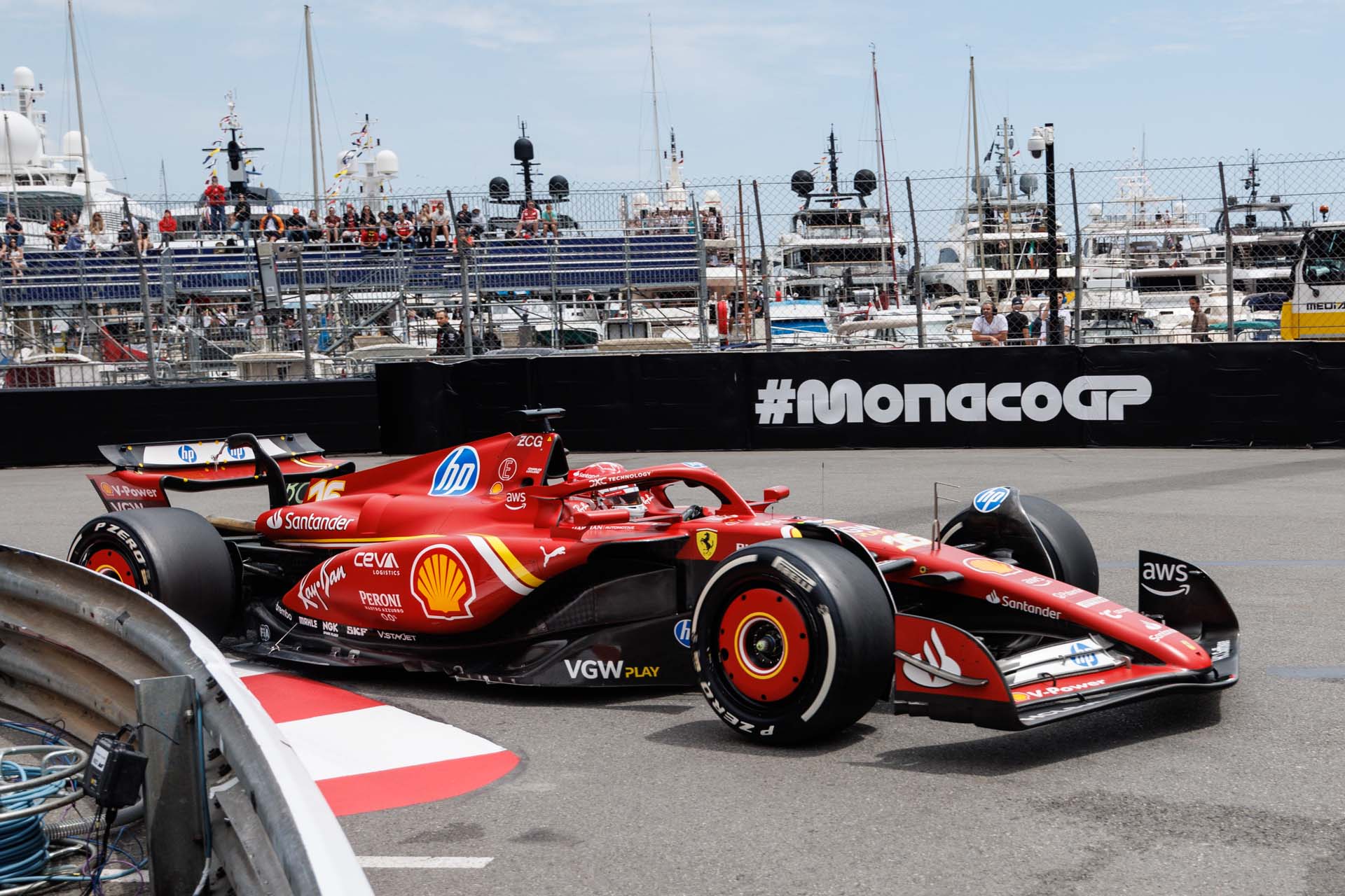 Leclerc villámgyors Monacóban, a Red Bull küzd a versenyzőként