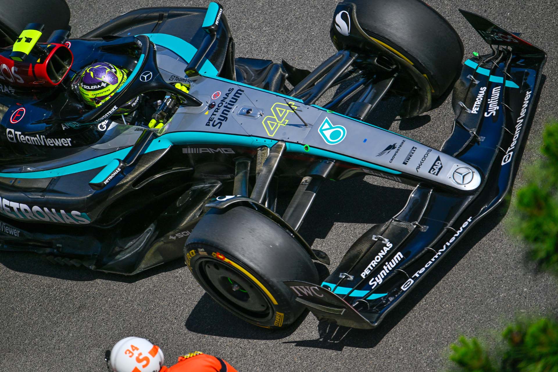 Az F1 világában: Hamilton támogatja Russellt az új első szárny fejlesztésében – Különleges összefogás a Mercedes csapatában