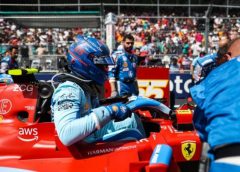 Sainz büntetése és Verstappen sérülése rázkódtatják a Formula 1 világát – Hétfői friss hírek
