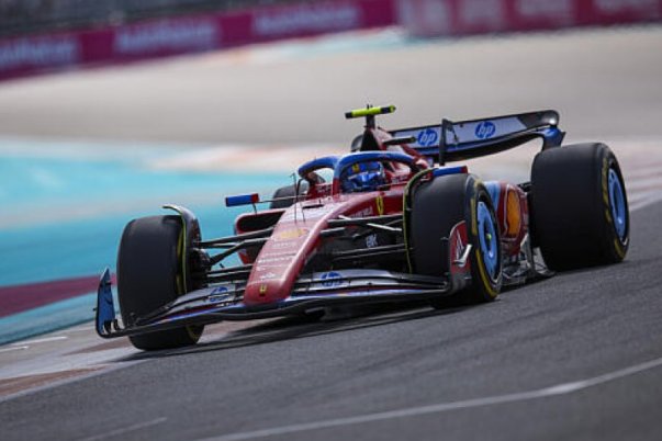 Az ütőképes csapás: Sainz Vettelre utalva beszélt a versenyről