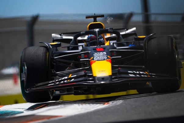 Verstappen váratlanul a sprintpole-ban, Ricciardo a 4. helyen