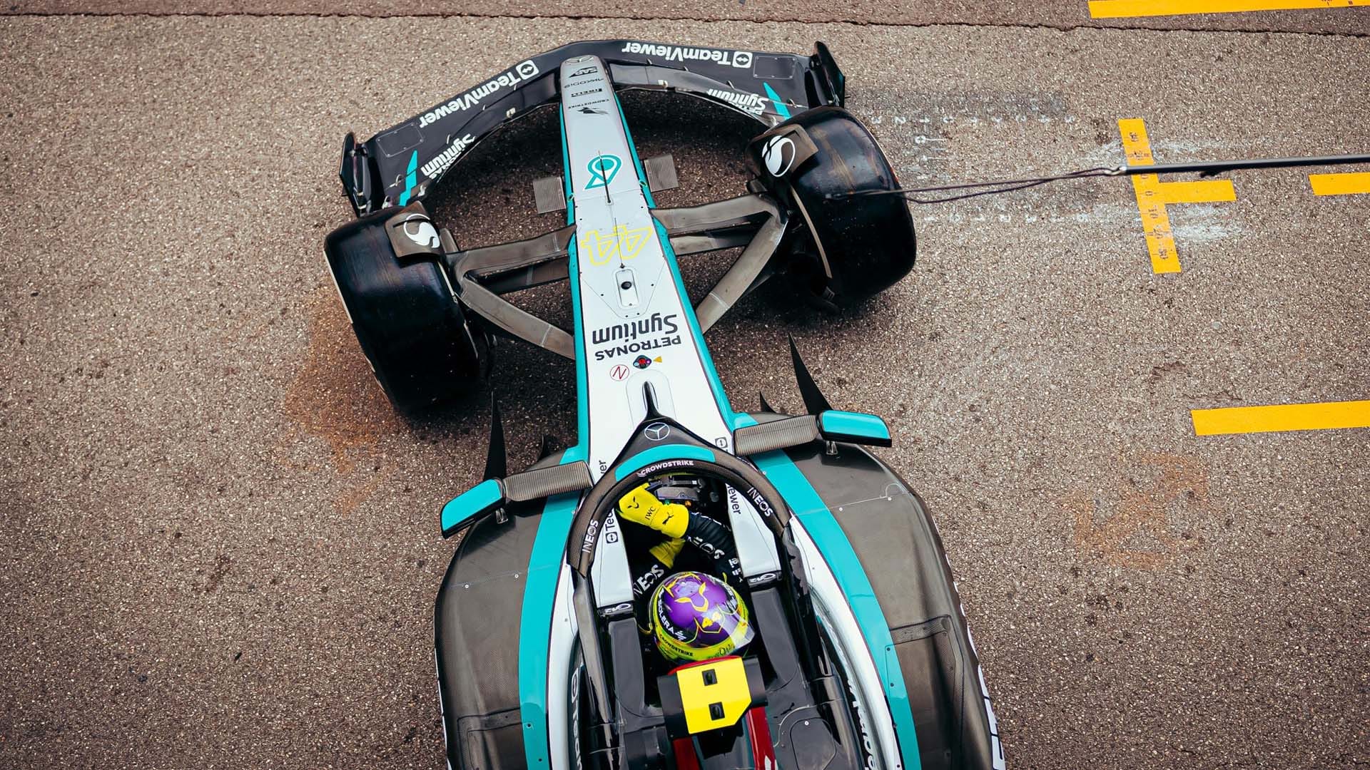Hamilton vezet Monacóban, a Red Bull csapat egyik autója sem a legjobb 10 között