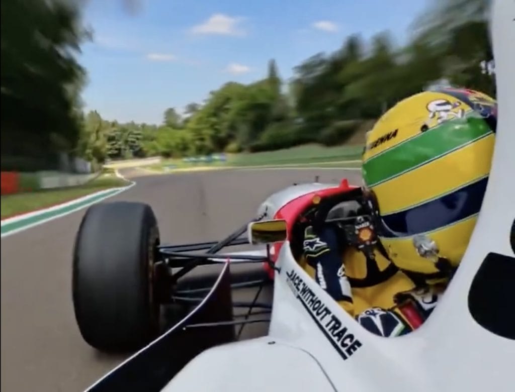 Vettel Senna McLarenjét vezeti: Az év képsorainak fokozása a belső perspektívából