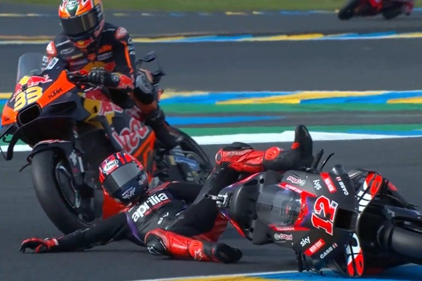 Ez közel volt: Binder centikkel kerülte el az eleső Viñalest a MotoGP bemelegítésén (videó)