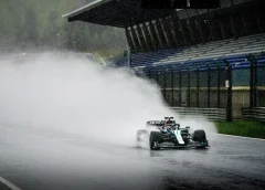 A Verstappen-fenomén: a Mercedes kihívásai a jövő generációs pilótákkal szemben