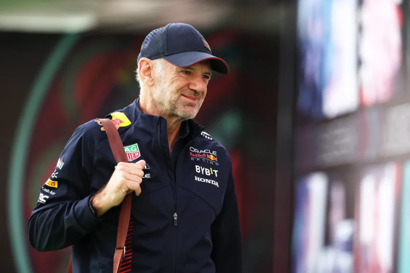 Az F1 világában fenekestül felfordulhatnak az erőviszonyok: újabb csapat jelentkezett be a Red Bullt elhagyó Newey-ért