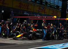 A McLaren főnöke szerint a Red Bull csapata dominóeffektust váltott ki a paddockban önéletrajzok repkedése