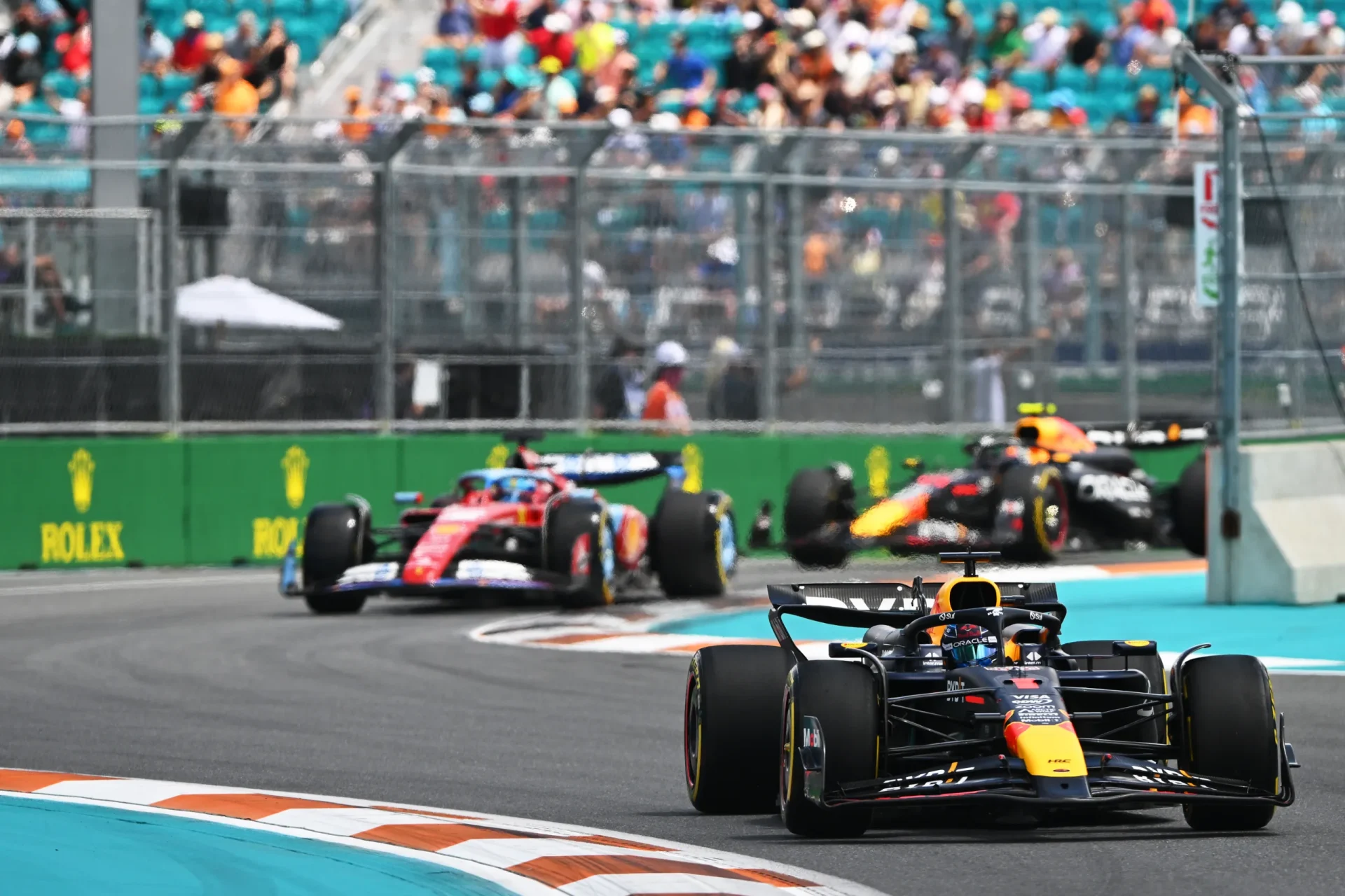 A Formula-1 szombatjának lendületes eseményei: Ricciardo remekelt, Magnussen izgalmakat hozott Hamilton ellen, Verstappen stabil teljesítményt nyújtott a sprint futamon