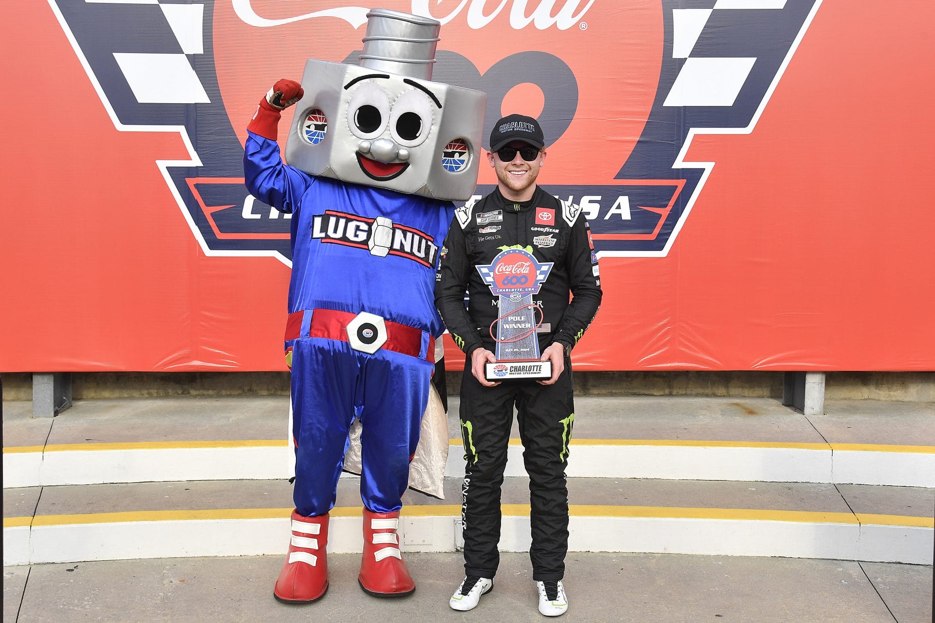 NASCAR: Gibbs megszerezte első pole-ját a Cupban, Reddick komoly büntetéssel kezdi a Coca-Cola 600-at –