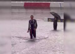 Hihetetlen felvételek: Akkora özönvíz volt a NASCAR-ban, hogy a versenyzők szó szerint térdig gázoltak benne –