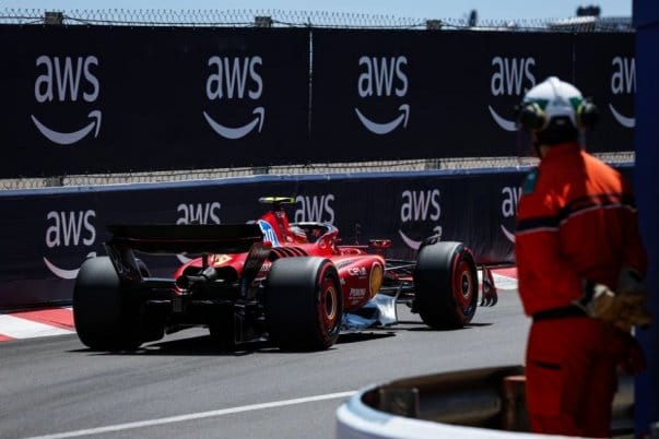 A hősies teljesítmény: Zhou segített Sainznek a monacói F1-es dobogón