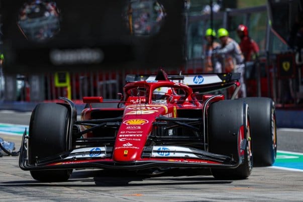 Leclerc-vezetéssel és hibákkal indult az imolai F1-es hétvége