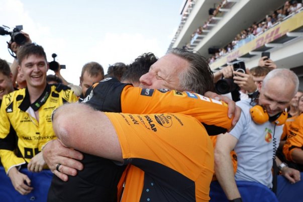 A McLaren megkéri Gil de Ferrant, hogy hozza el a győzelmet