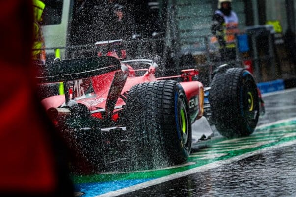 Az FIA által tesztelt új „sárvédő” a Ferrarival Fioranóban: látványos képek a próbálkozásról