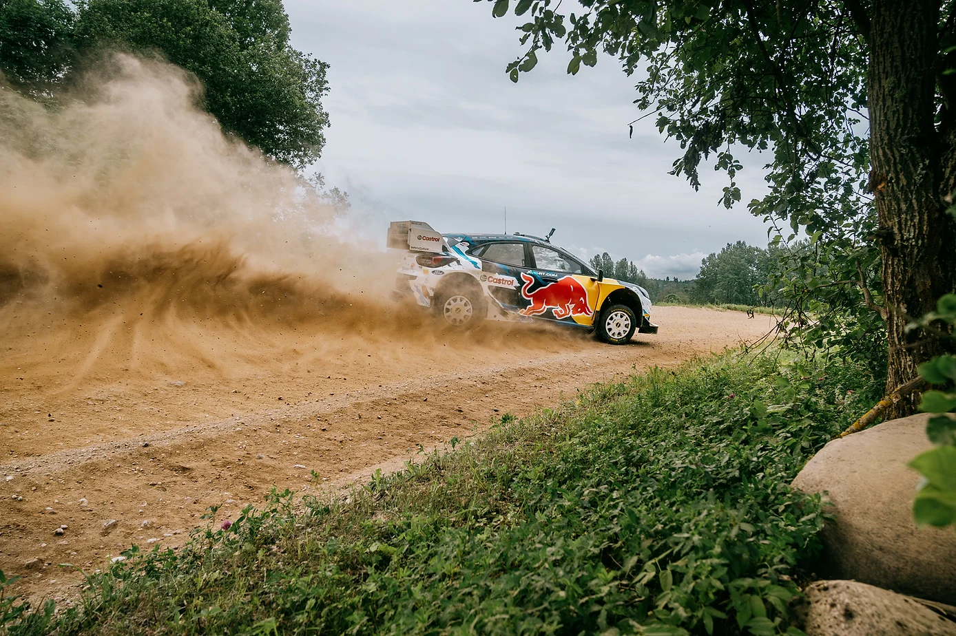 Szenzációs élmények a Rally1 autó kormánya mögött: Sesks mesél a vezetésről