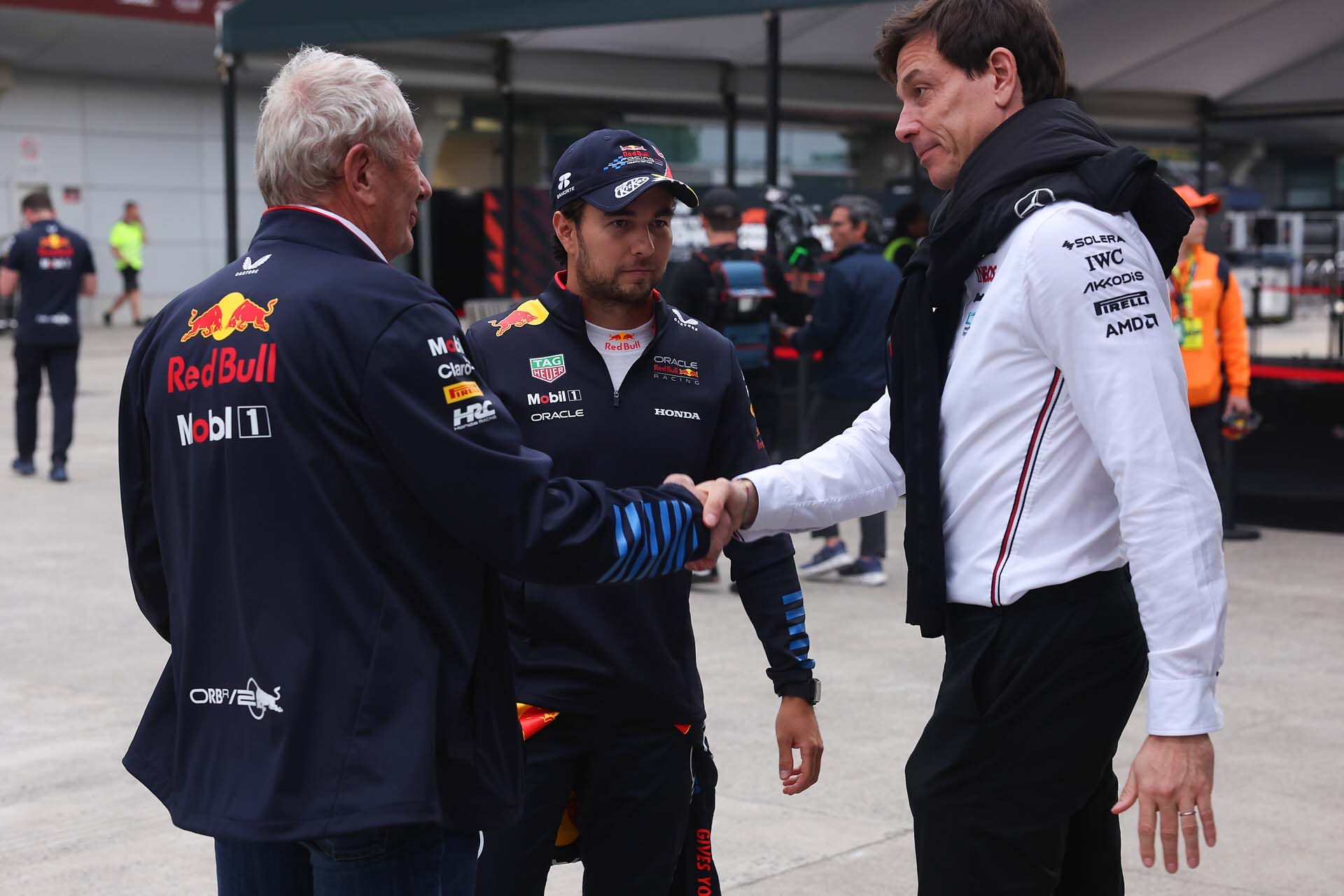 A Red Bull csapata keresztbe tesz a Mercedesnek az F1 világában – Helmut Marko fenyeget