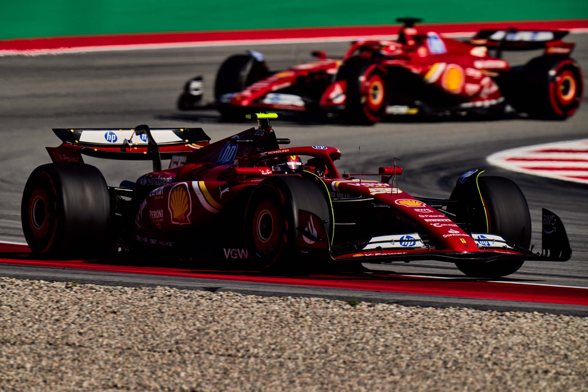 A Ferrari Pattogó Teljesítménye: Sainz Csalódott a Legújabb Versenyen