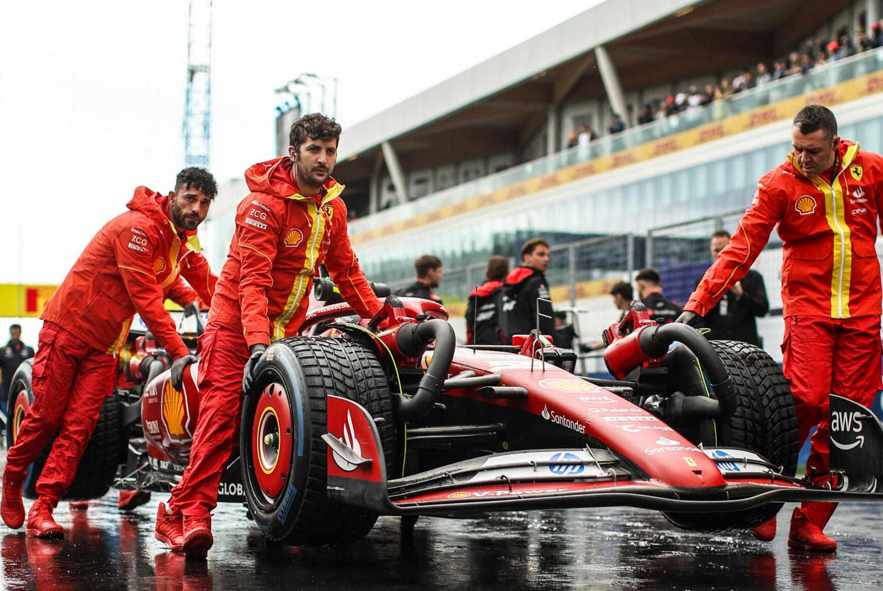 Alonso mesterien leállította a Ferrarit