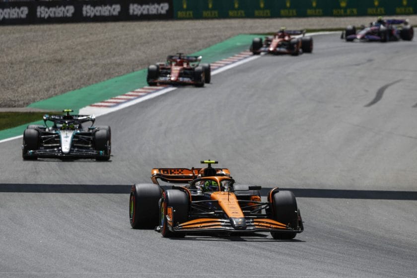 A McLaren felívelése: Vajon a Red Bull trónja inog?