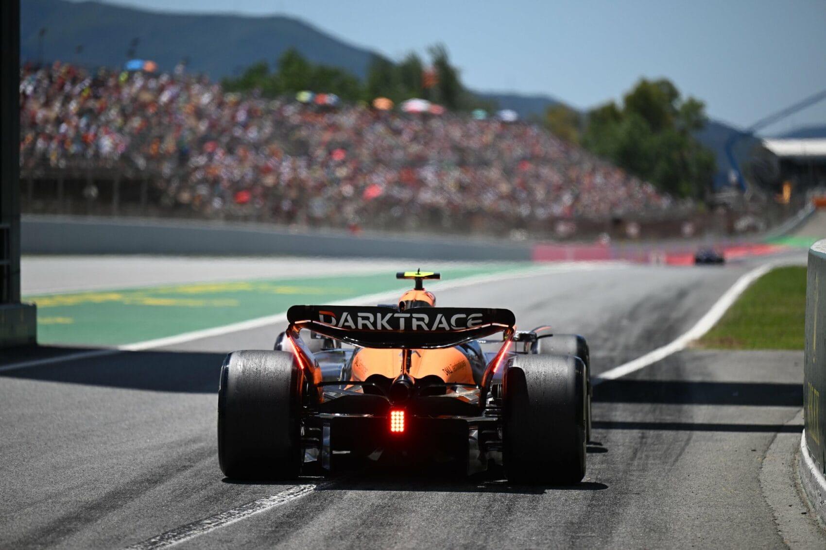 McLaren szorosan nyomában a Red Bullnak az elérhetetlen pályán