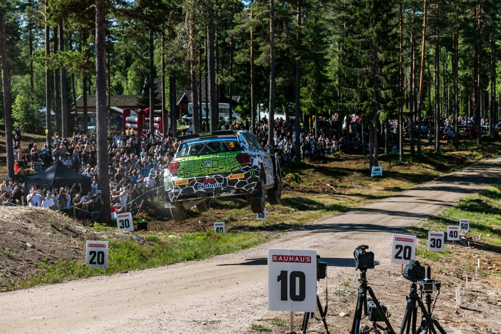 Magyar párosok kihívást vállalnak a hírességekkel zsúfolt Skandináv Rallyn