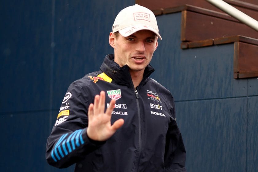 Az erős hűség és támogatás példaként szolgál Verstappen barátnőjének