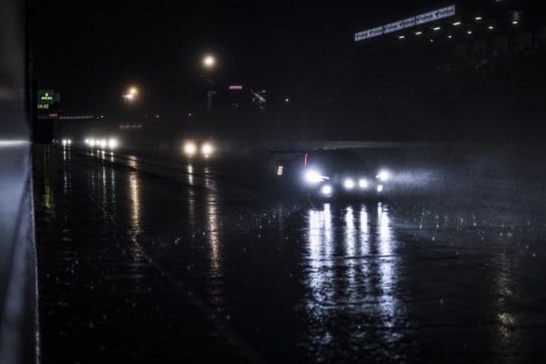 Az LM24 15. órájában: Eső, Safety Car és Toyota vezet