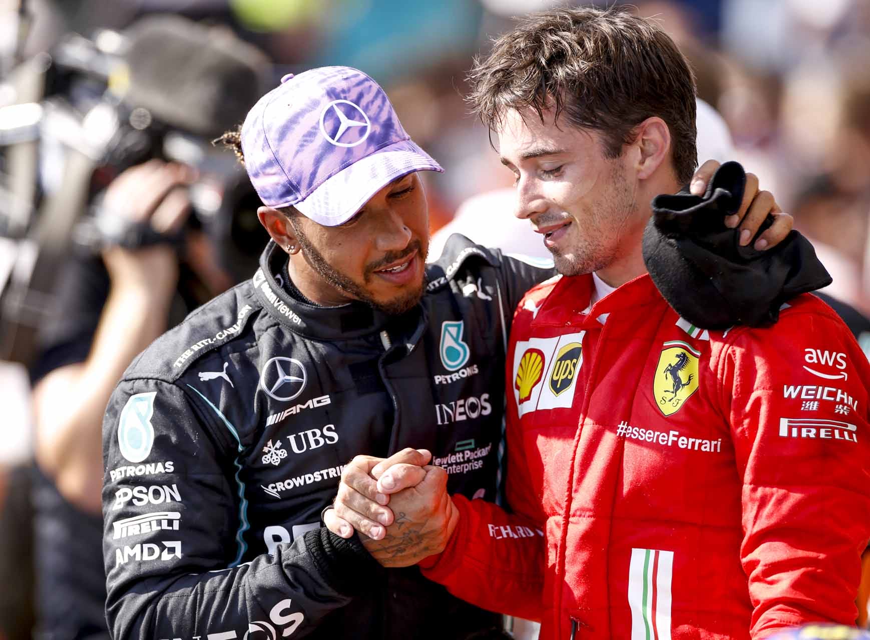 Leclerc és Hamilton nem vitatják meg a Ferrari belső ügyeit az F1VILÁG.HU szerint