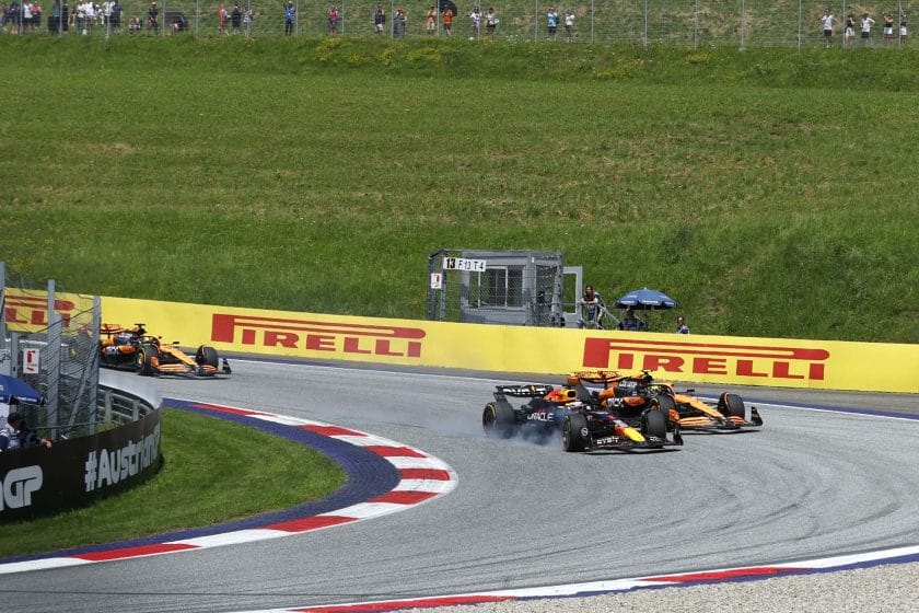 Verstappen figyelmeztetése Ausztriában: Az FIA beavatkozása a versenyzők közötti csatába