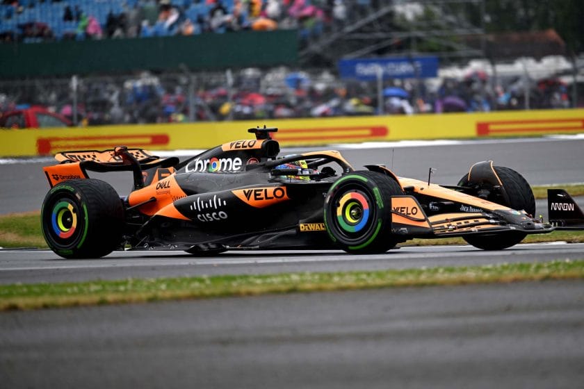 Egy McLaren győzelmi reményei: Esős beállítások Silverstone-ban