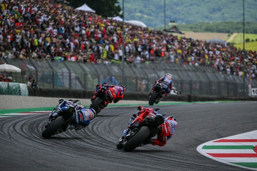 A sár sem kímél a gyorsaság bajnokait – Lápos víztükrök a MotoGP csatamezőjén