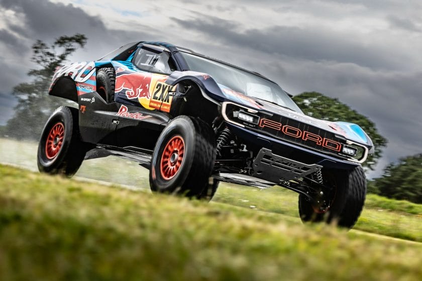 A Ford bemutatta Dakar-autóját Magyarországon – Az első versenyhétvégére készülnek