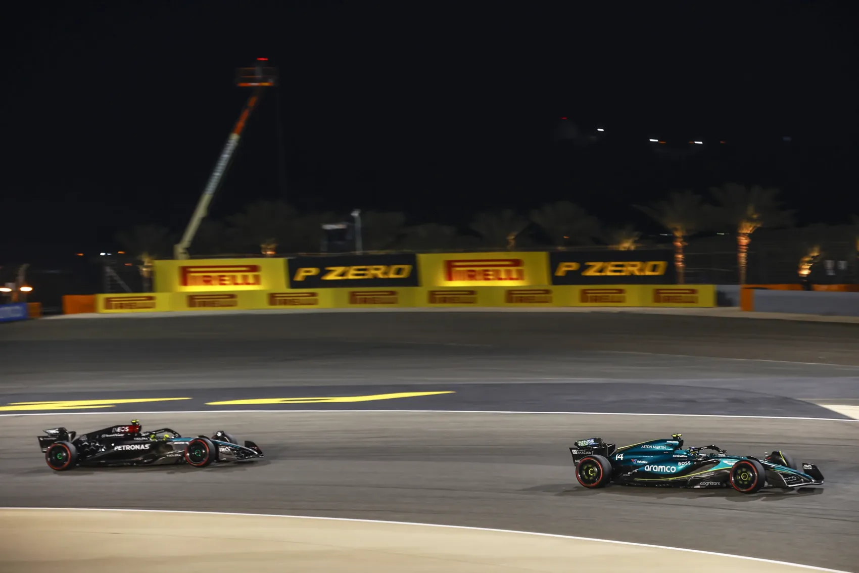 Az Aston Martin és a Mercedes ütközése az F1 pályán kívül