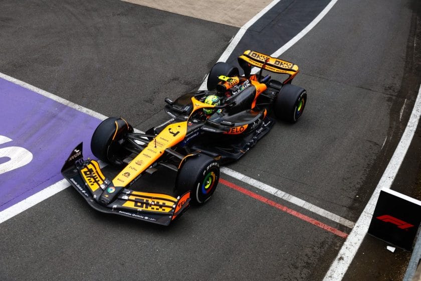 Az izgalmas Silverstone-i verseny: Norris kezdett az élen, majdnem ütközött a Red Bull újonca