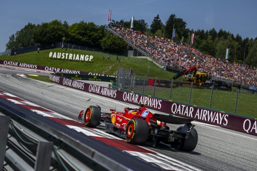 Sainz éles riadót fúj a Ferrarinak, miközben a pillanatban is örömet talál