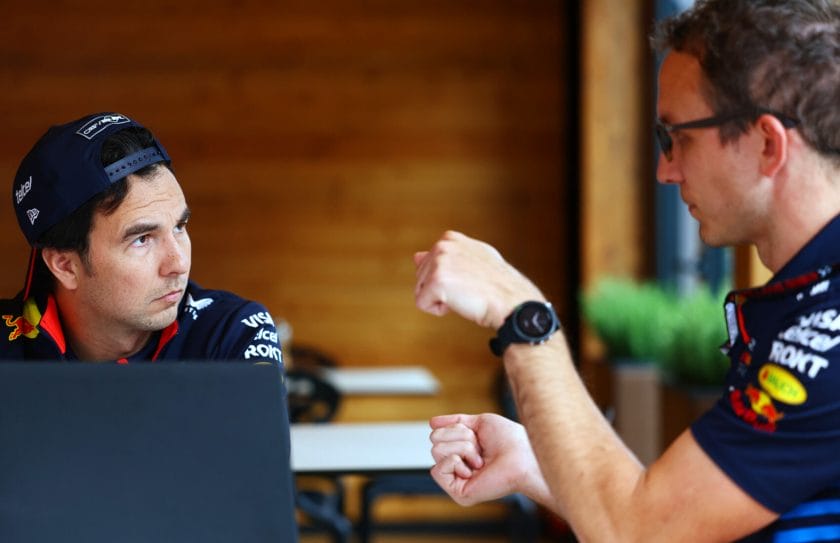 Veszélyben Pérez helye a Red Bullnál? Érdekes ajánlatok érkeztek a spanyol pilóta ellen