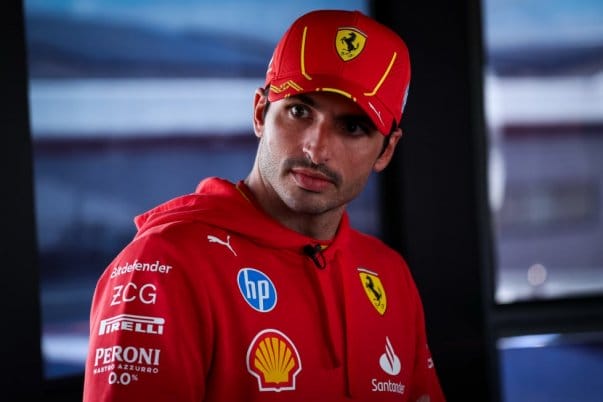 Carlos Sainz: „300-nál nem tudunk a szabályokon agyalni”