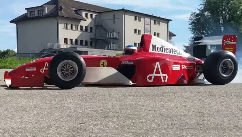A Schumacher-féle távirányítós F1-es Ferrari: 40 millió forintért elérhetetlen álom