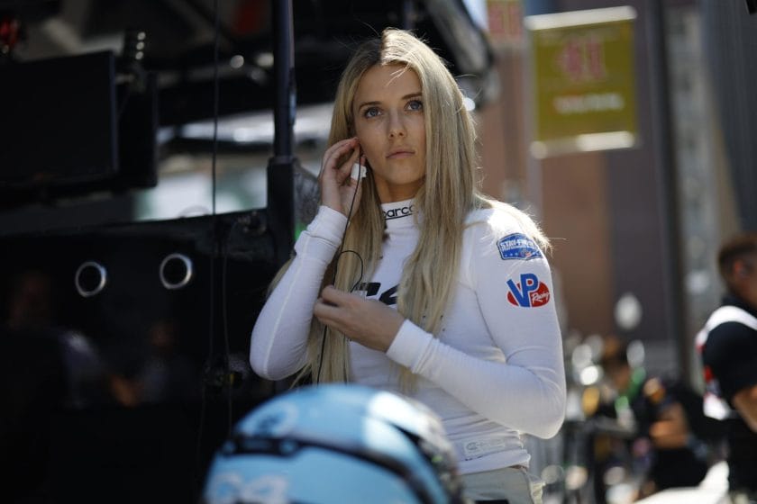 Az IndyCar szorul a női versenyzők támogatására: Hailie Deegan megbukása után újabb hölgypilóta hagyja el a sorokat