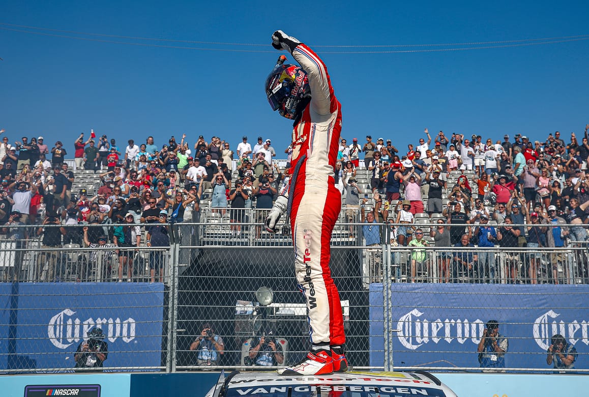 Száguldó siker: Shane van Gisbergen lenyűgöző győzelme Chicagóban