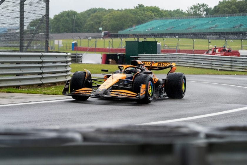 Schumacher McLaren autójának Silverstone-i tesztje