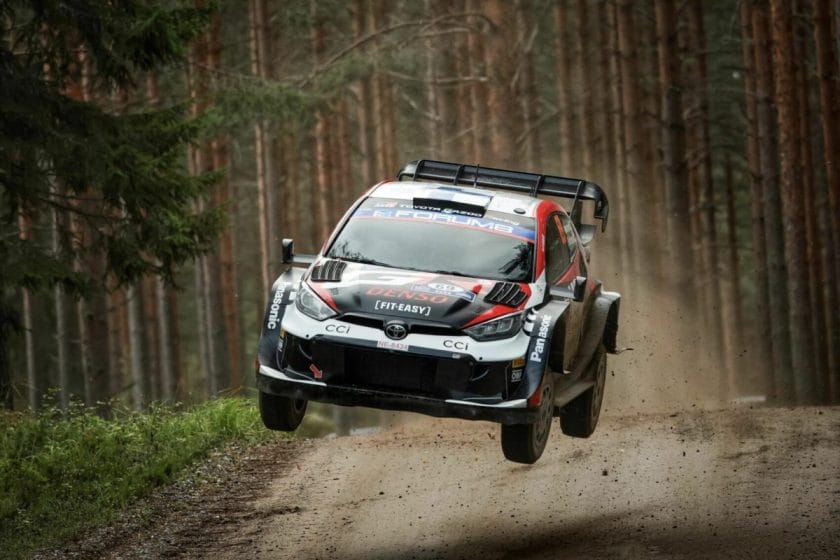 Rovanpera nyerte a Finn Rally első felét, Neuville nagy előnybe kerülhet a bajnokságban