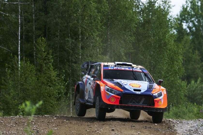 A Hyundai válságban, Pajari lendületben a Finn Rallyn, Jarveoja még kórházban