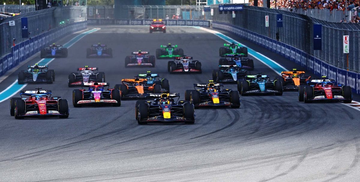 Az F1 új kihívást kínál a fiatal versenyzőknek: Sprintverseny a szezonzárón