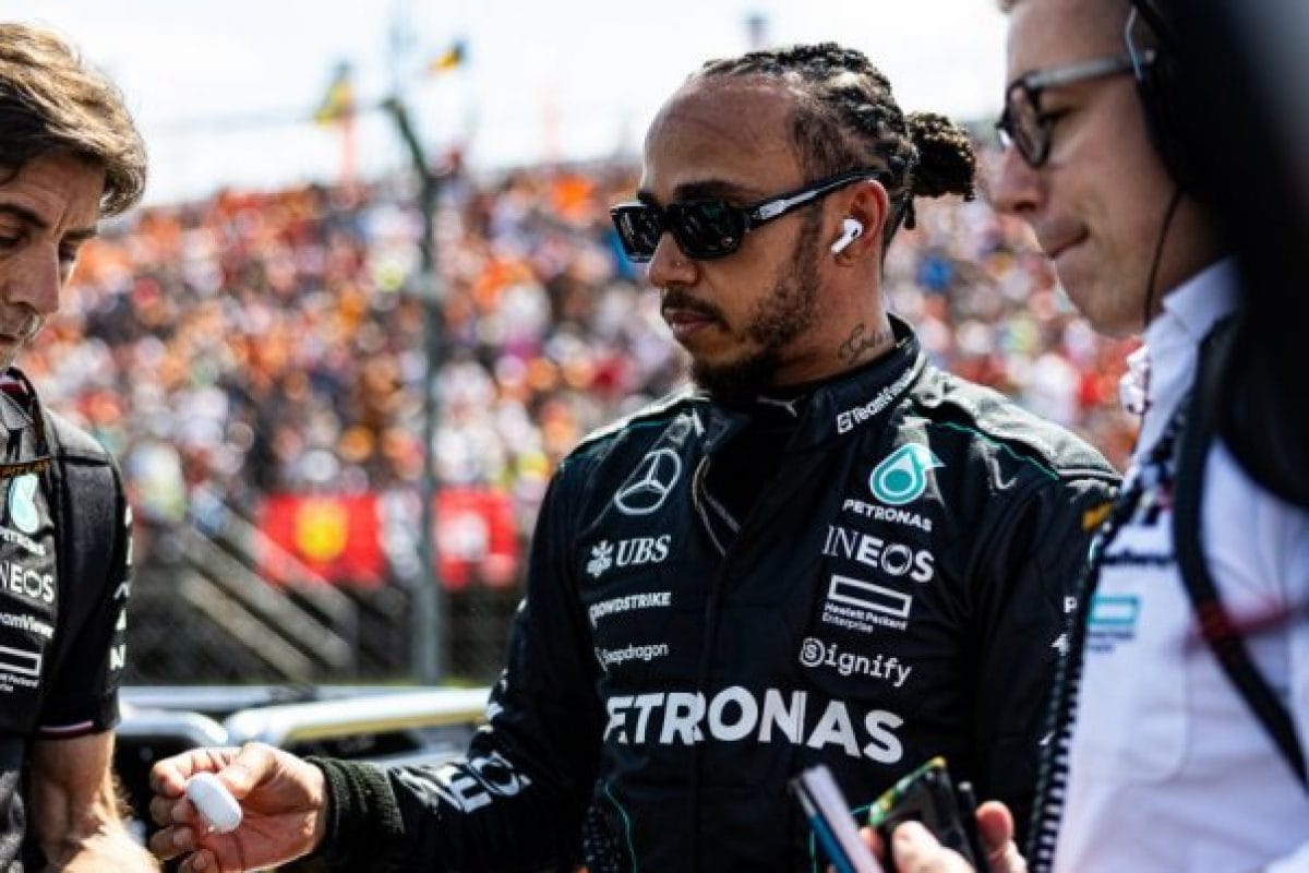 Newey jövője bizonytalan: Hamilton javulása a keddi F1-es hírekben